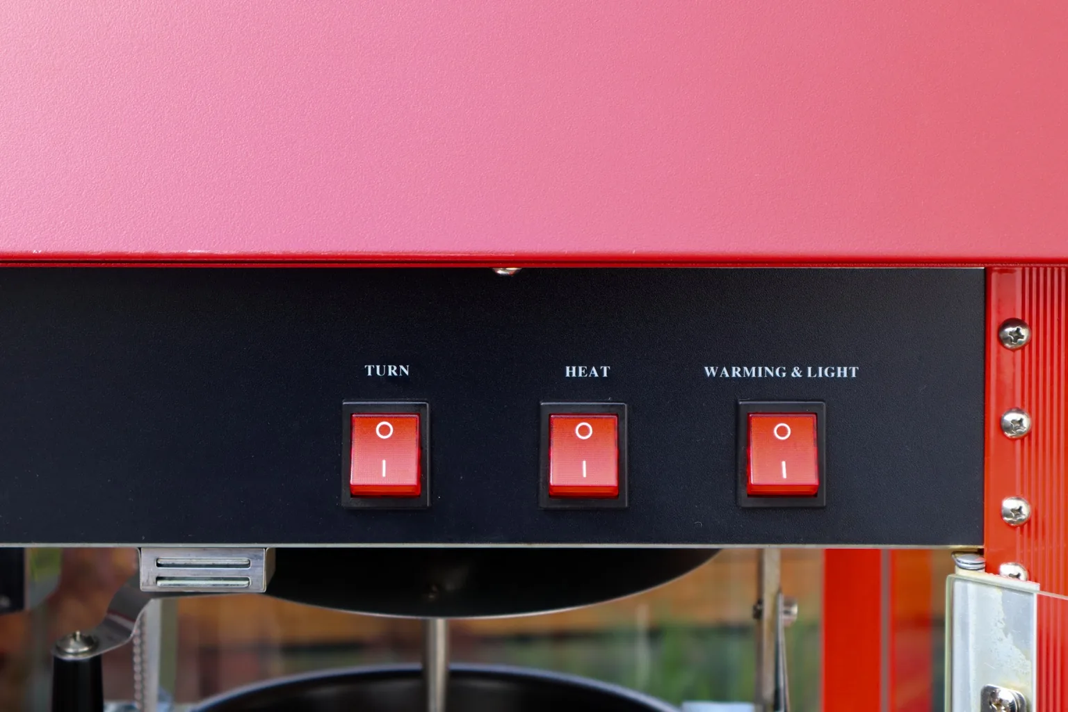 Detailansicht der Popcornmaschine mit Glasaufsatz