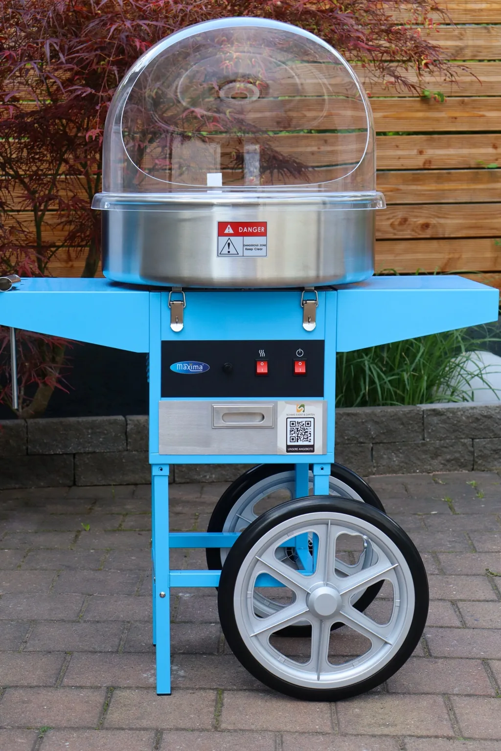 Blaue Zuckerwattemaschine im Hochformat auf einem Event