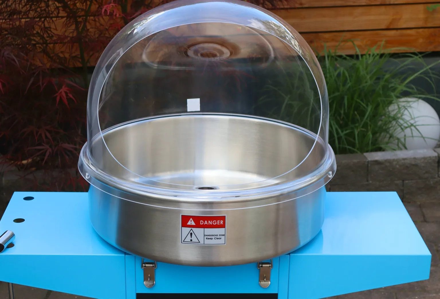 Blaue Zuckerwattemaschine als Mietgerät für Kindergeburtstage